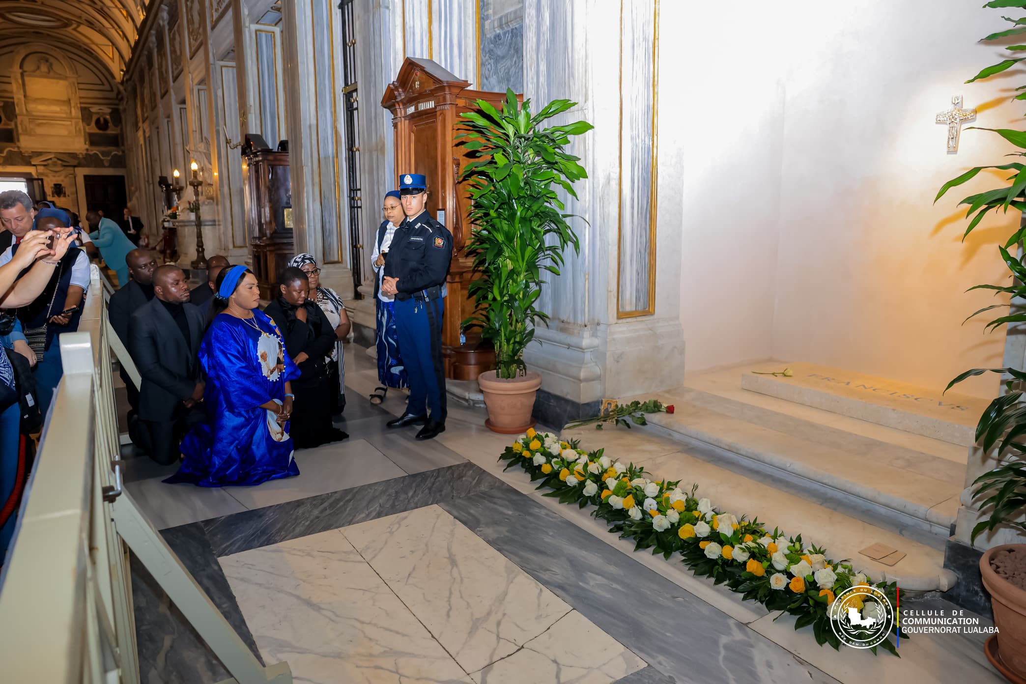 LUALABA-VATICAN : LA GOUVERNEURE FIFI MASUKA À LA BASILIQUE SANTA MARIA POUR RENDRE HOMMAGE AU PAPE FRANÇOIS